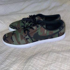 Nike sb camo light weight shoes